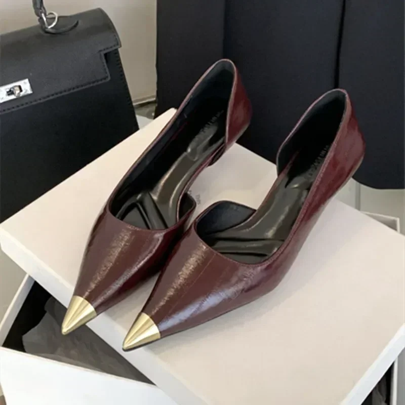 Elegant Pointed Toe Kitten Hee - Women Shoes Branded recensione e prezzo