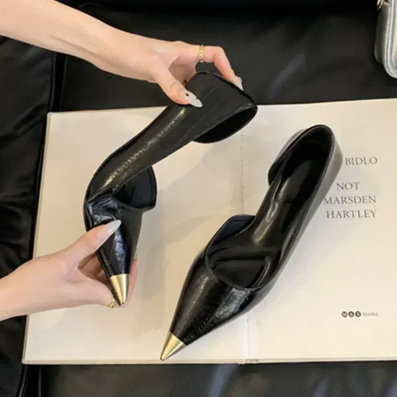 Elegant Pointed Toe Kitten Hee - Women Shoes Branded recensione e prezzo